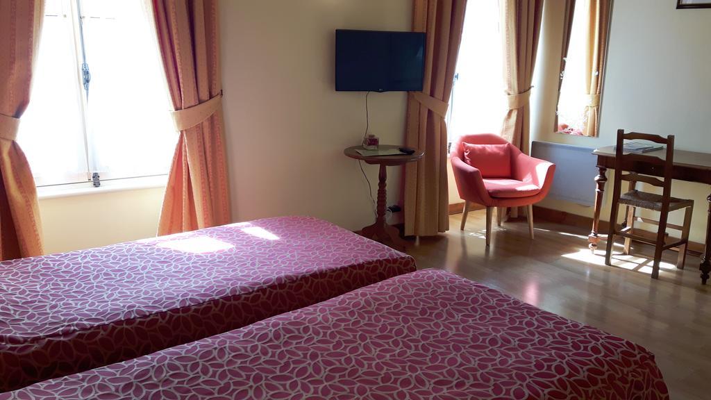 Hotel Du Donjon Aulnay  Exterior photo
