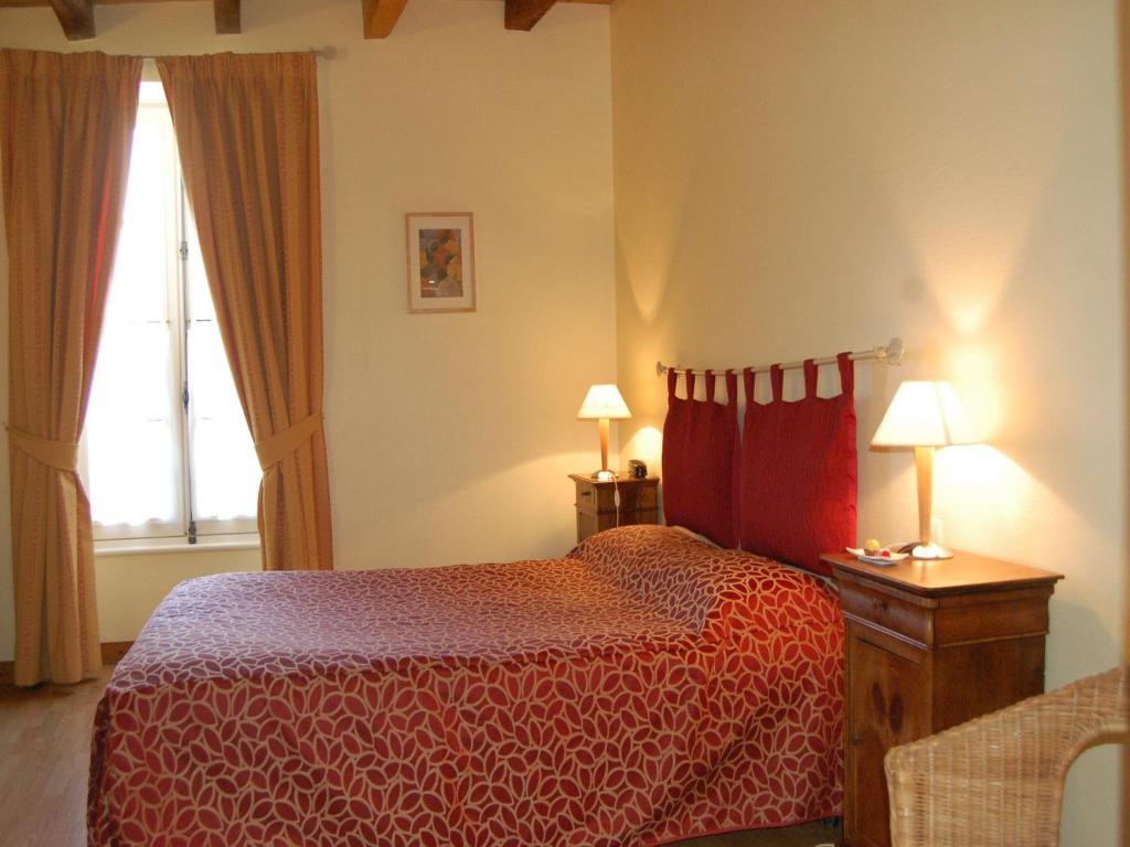 Hotel Du Donjon Aulnay  Exterior photo