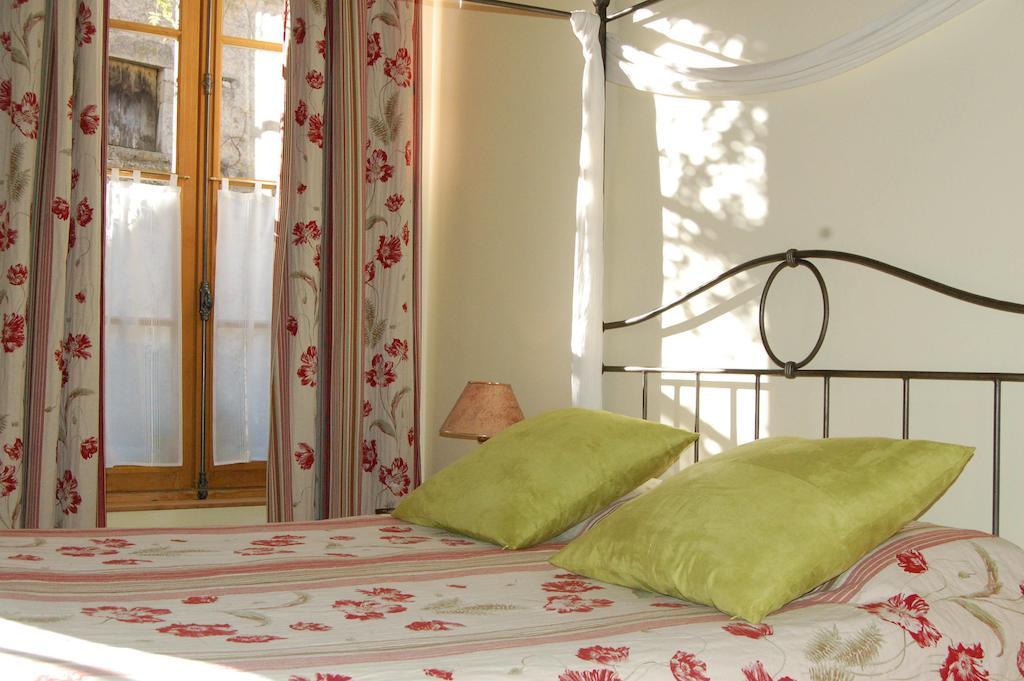 Hotel Du Donjon Aulnay  Room photo