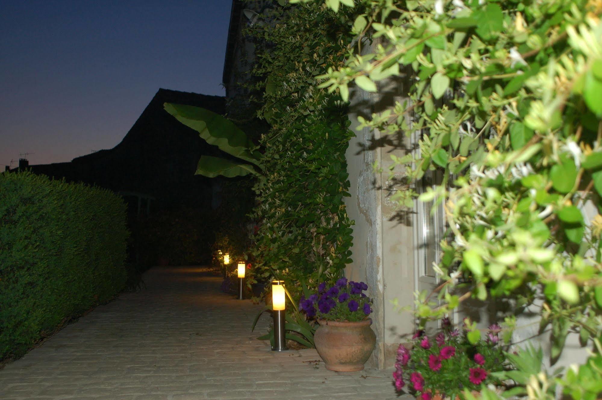 Hotel Du Donjon Aulnay  Exterior photo